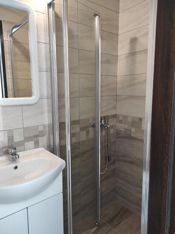 Garsoniera Cocheta Zona Coresi Mall Braşov Buitenkant foto